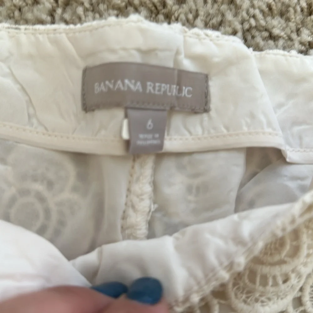 Banana Republic Cream Lace Short Size 6 - Picture 2 of 6